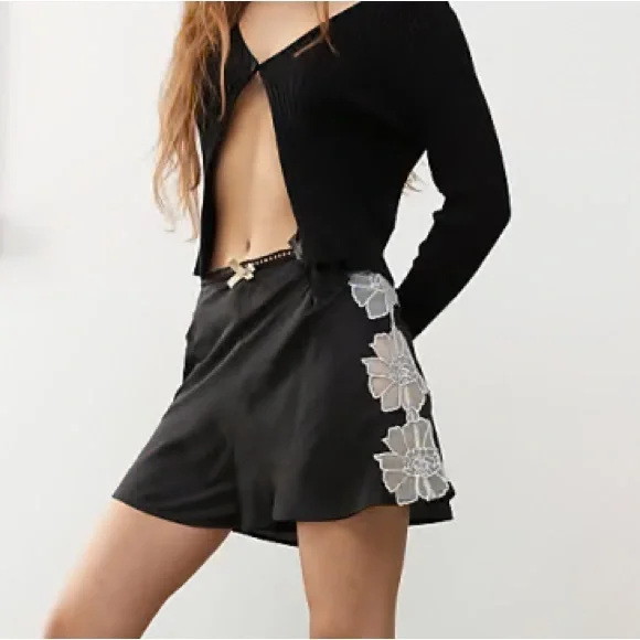 Reclaimed Vintage Satin lingerie shorts - Picture 2 of 8